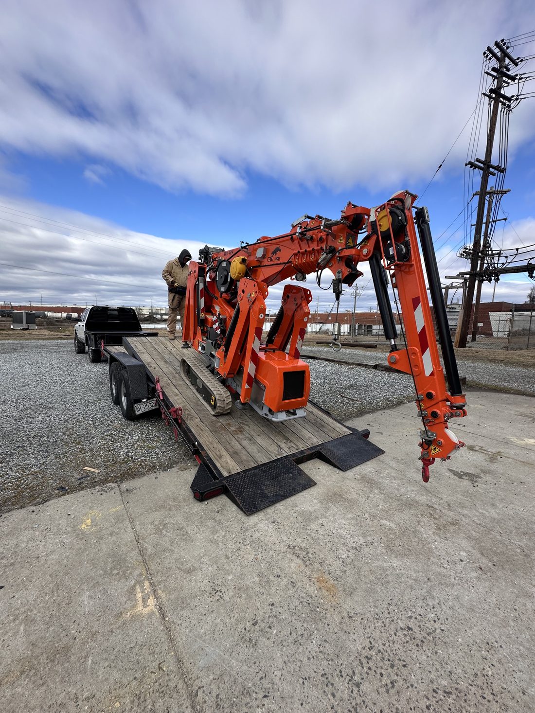 Compact spider crane